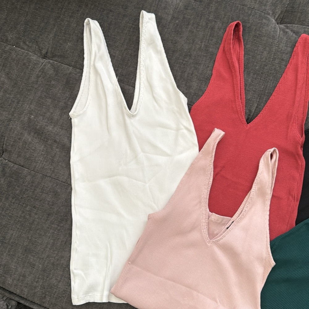 Express Ribbed V-Neck Tank Tops XS - Picture 2 of 4